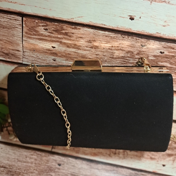 Gorgeous black evening bag with gold details - Picture 11 of 16